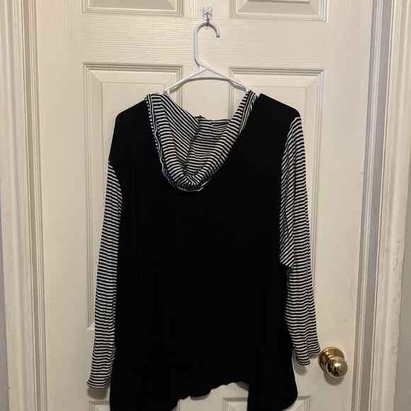 Cute Black and White Sweater with Hoodie. Plus size 30/32 by Avenue! - Picture 3 of 5
